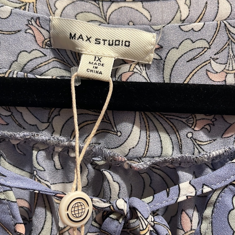 NWT- Max Studio Top - Picture 2 of 7